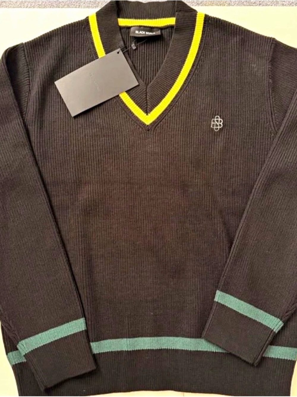 Black Scale Black V-Neck Sweater Size XL